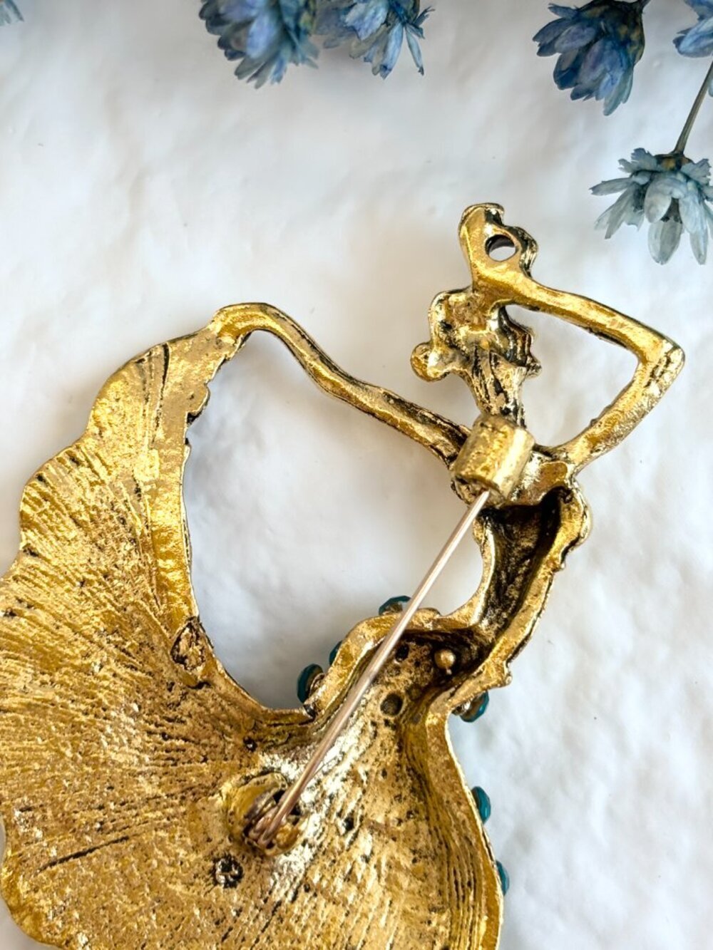 Mint Flamenco Dancer Peacock Gold Toned Textured Floral Vintage Style Brooch Pin - Picture 10 of 16